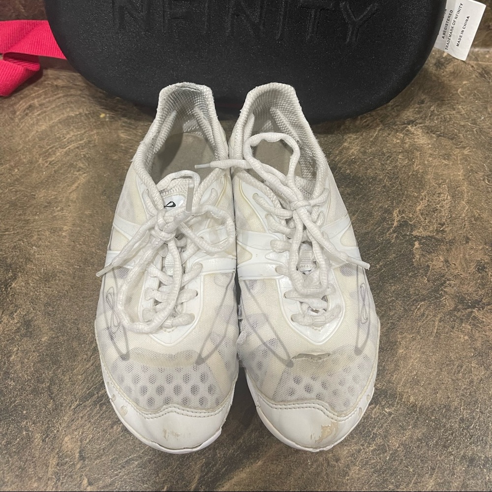 Nfinity Vengeance cheer shoes. Size 5.5.